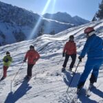 Grupa narciarzy z instruktorem - lodowiec Hintertux